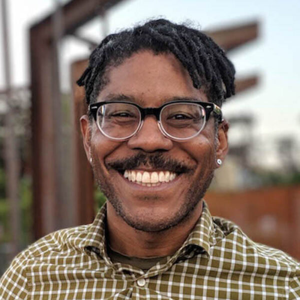 Esteban Kelly platform